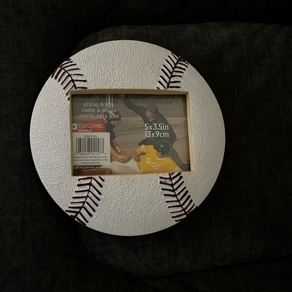 NWT 5x3.5 inch Baseball picture frame - Picture 1 of 2